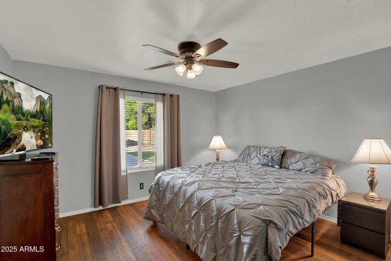 15-web-or-mls-3058 E Erie St-18