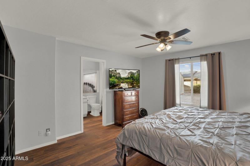 17-web-or-mls-3058 E Erie St-15