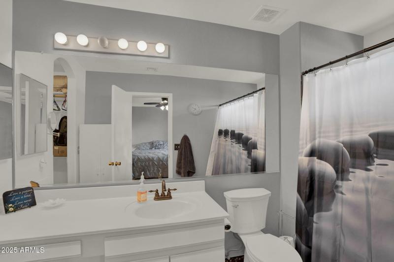 19-web-or-mls-3058 E Erie St-19