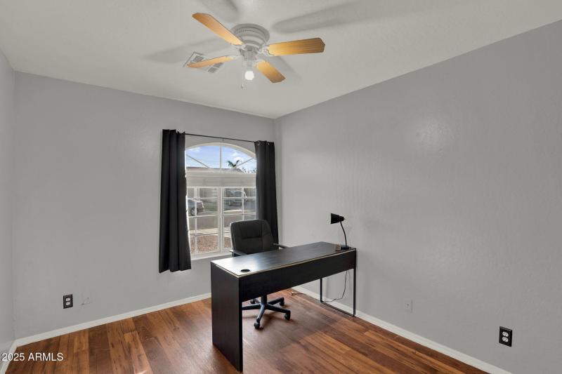 22-web-or-mls-3058 E Erie St-22