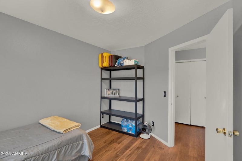 25-web-or-mls-3058 E Erie St-25