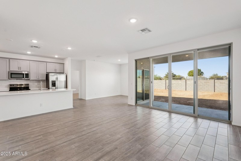 10-web-or-mls-W Bowker St-S1111-010