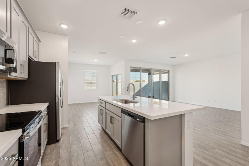 14-web-or-mls-W Bowker St-S1111-014