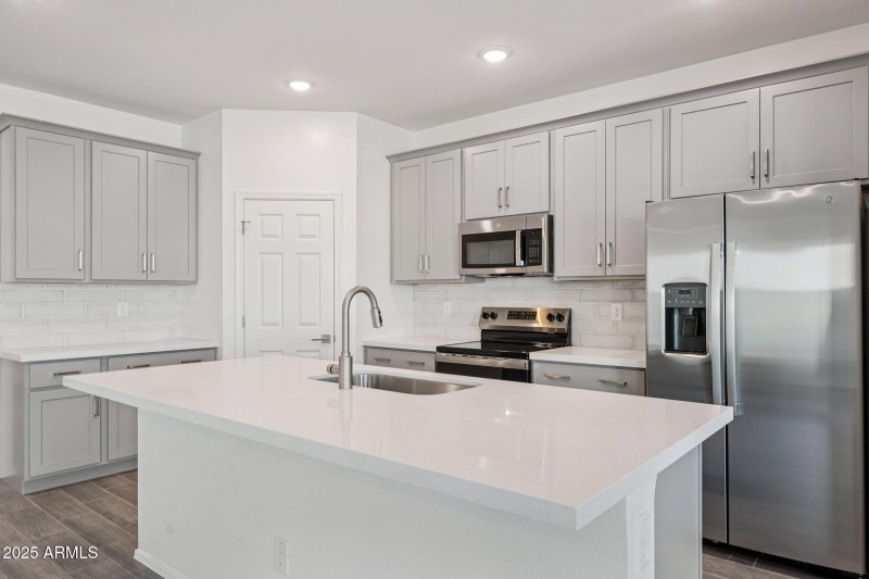 15-web-or-mls-W Bowker St-S1111-015