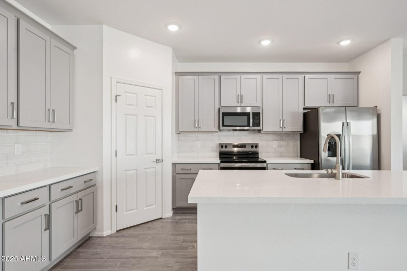 16-web-or-mls-W Bowker St-S1111-016