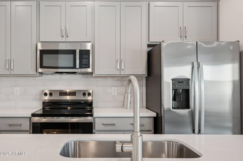 17-web-or-mls-W Bowker St-S1111-017