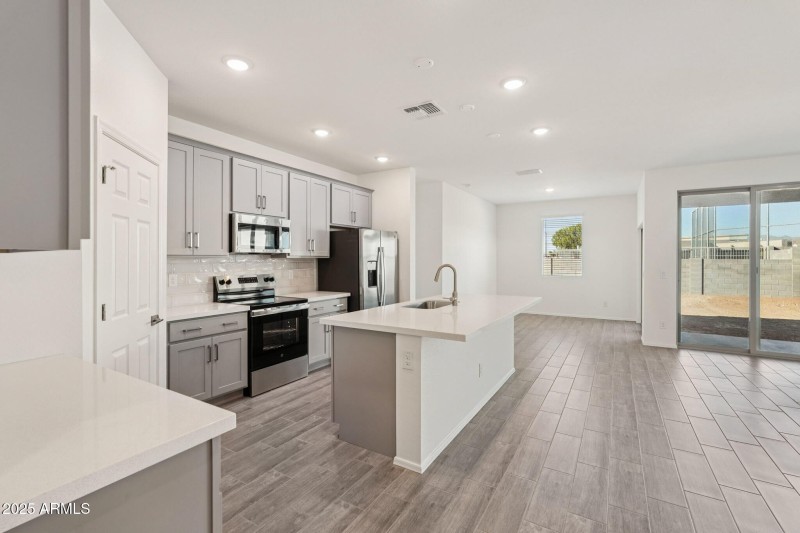 18-web-or-mls-W Bowker St-S1111-018