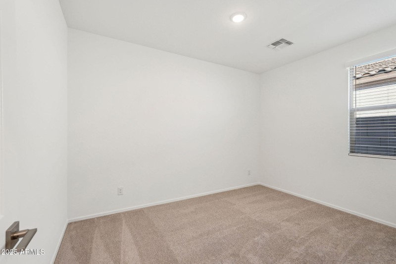 24-web-or-mls-W Bowker St-S1111-024