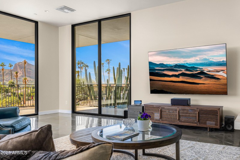 14living room2