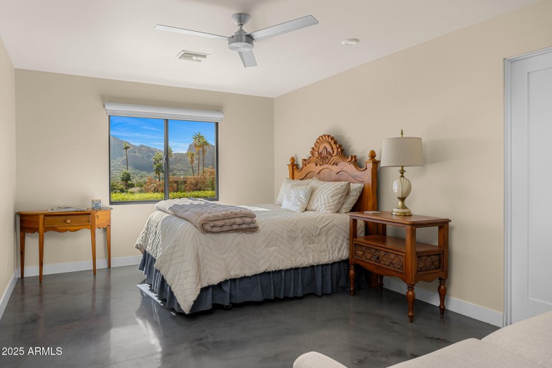 23guest bedroom1