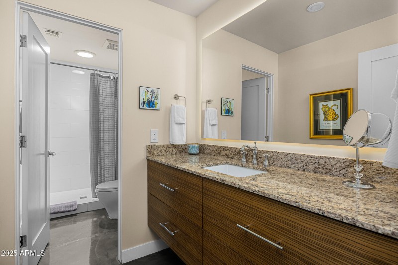 24guest bathroom1