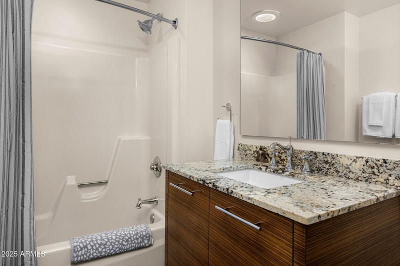26guest bathroom3