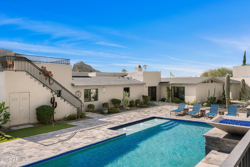 31upper deck pool lounge3