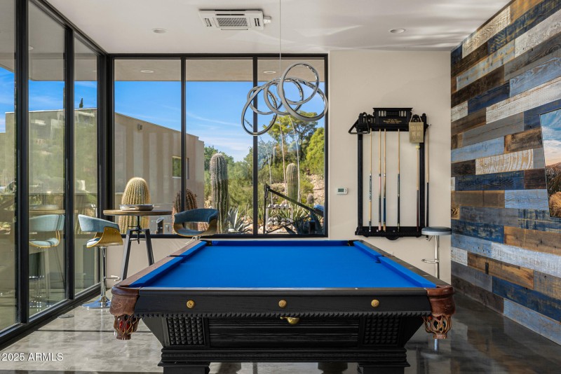 34pool room lounge2