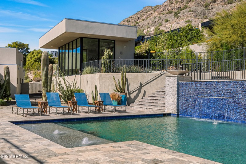 36pool lounge