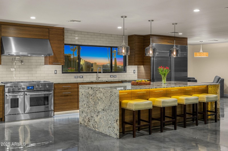 54kitchen_twilight