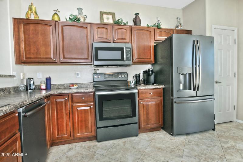 Kitchen with all appliances to convey