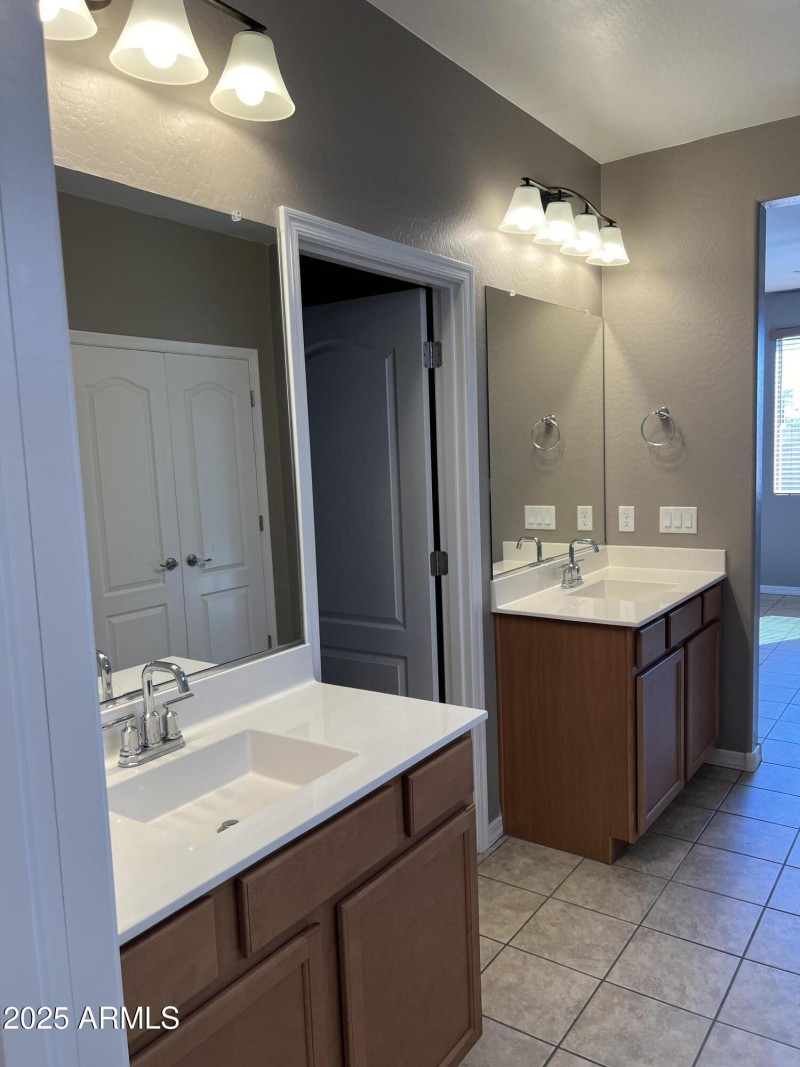 20251023_205830566_iOS