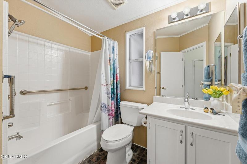 24-024-guest-bathroom