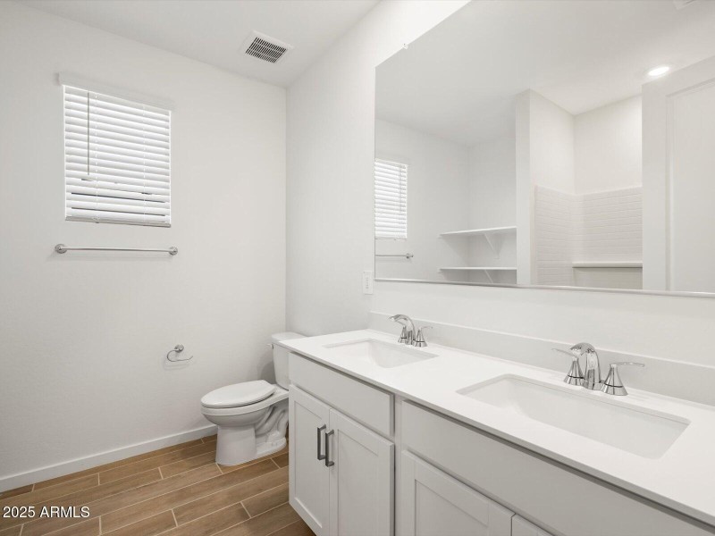 Bath 3 Double Sinks!