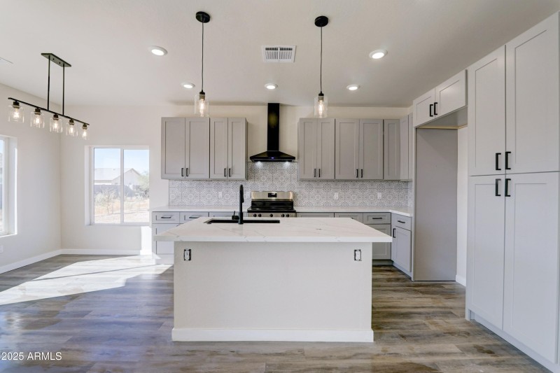 12503 W Cabrillo Dr-10