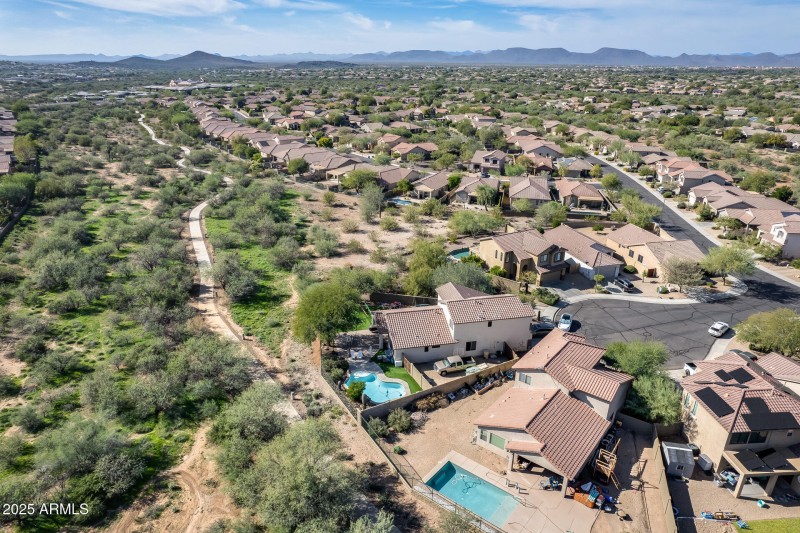 Desert paths around the corner