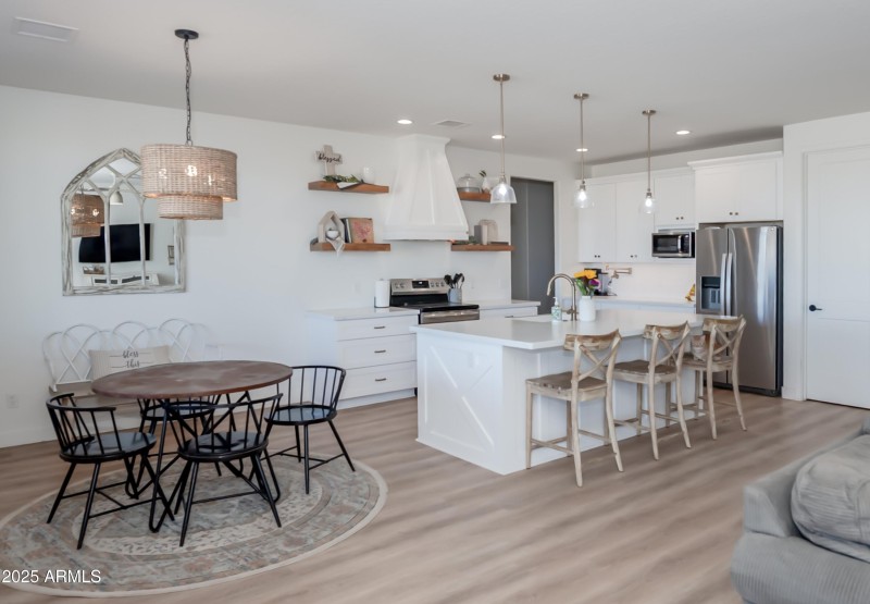 Kitchen & Dining Area