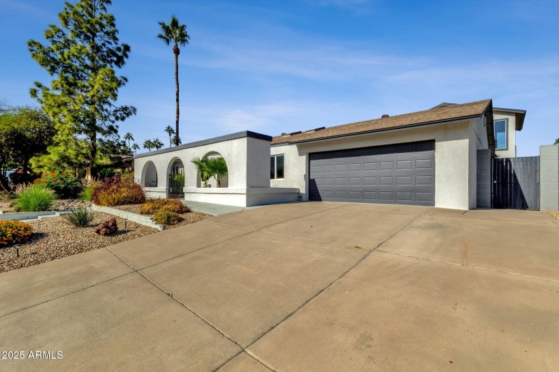 1-web-or-mls-2276-e-mercer-ln