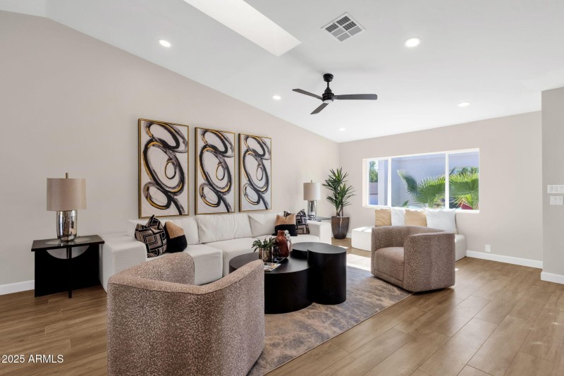 8-web-or-mls-2276-e-mercer-ln