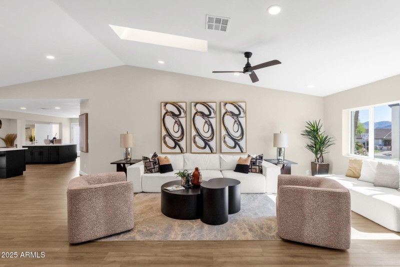 13-web-or-mls-2276-e-mercer-ln