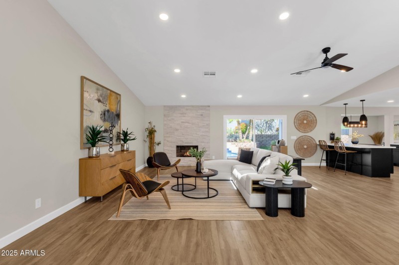 14-web-or-mls-2276-e-mercer-ln