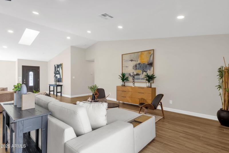 21-web-or-mls-2276-e-mercer-ln