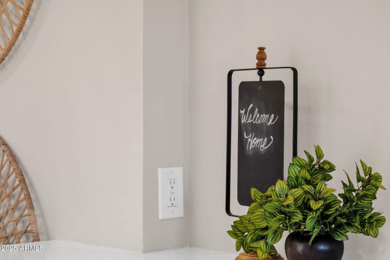 23-web-or-mls-2276-e-mercer-ln