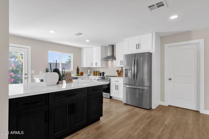 25-web-or-mls-2276-e-mercer-ln