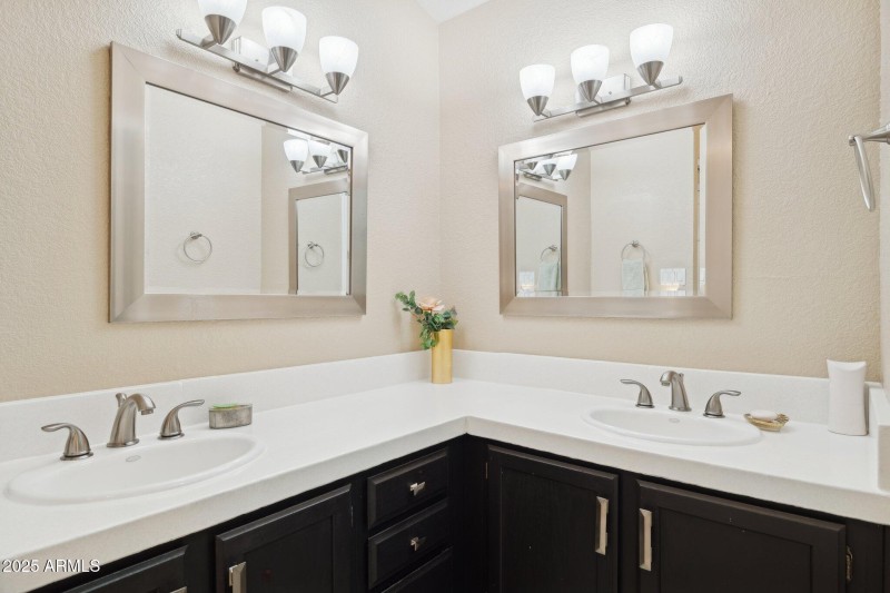 21-web-or-mls-1467-e-boston-st