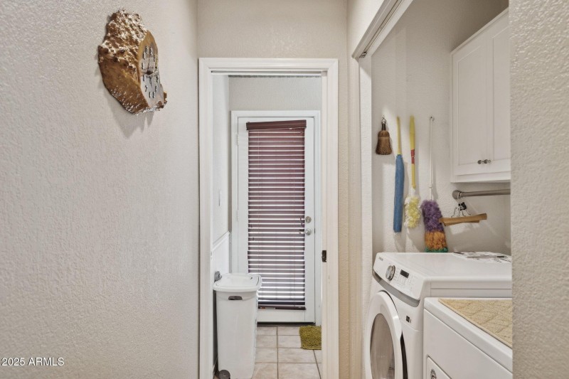 31-web-or-mls-1467-e-boston-st