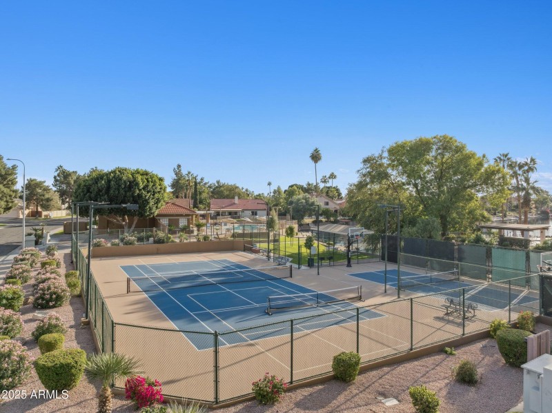 42-web-or-mls-1467-e-boston-st