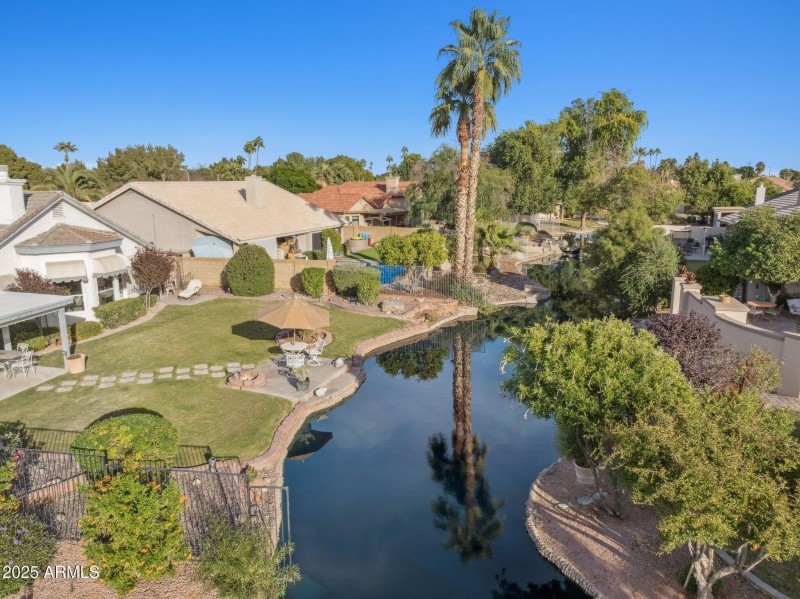 52-web-or-mls-1467-e-boston-st