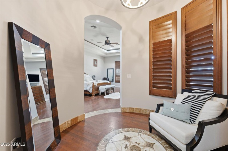 43-043-primary-bedroom