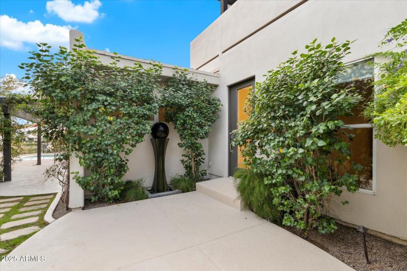 7613 E Via Del Reposo