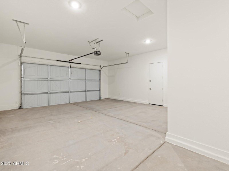 Tandem garage with Opener