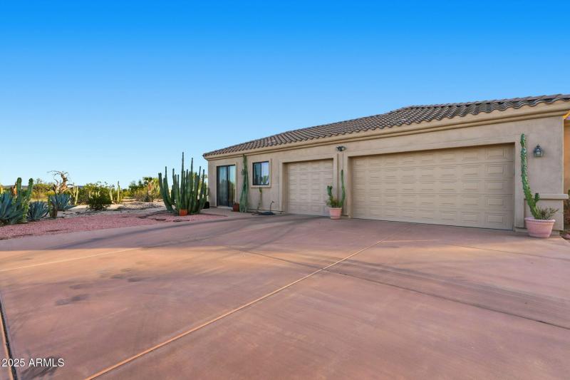 oversized 3 car garage