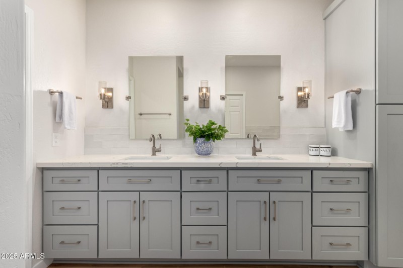 DUAL VANITIES QUARTZ COUNTERS