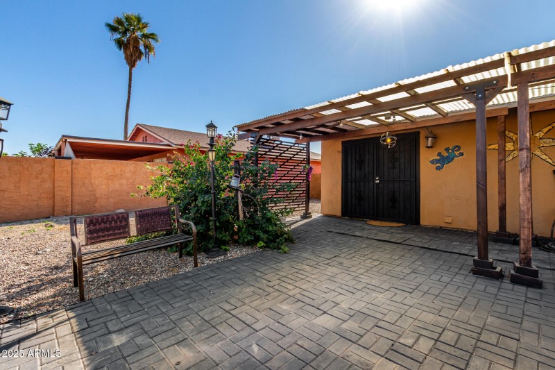 Looking towards the kitchen entry