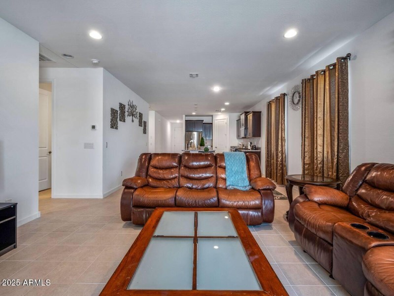 5ba027f6-9dd3-4c08-9d94-1340eea71d04 - C