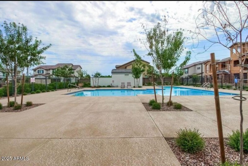 fj5upgllqmchspze60e0