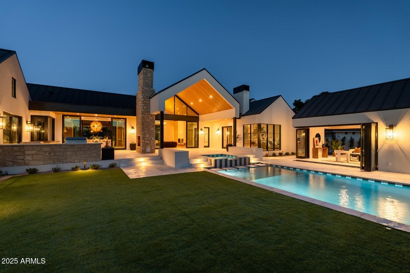 Backyard/Pool