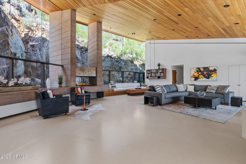 6-web-or-mls-7517 N Moonlight Ln--34