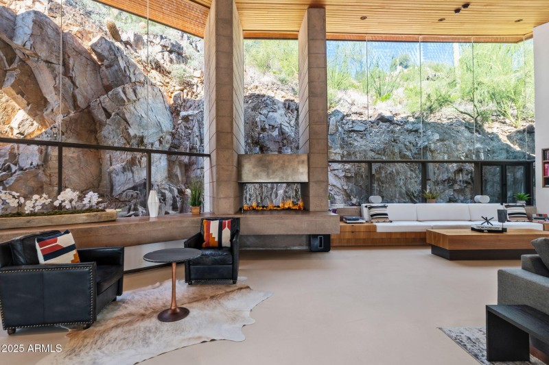 7-web-or-mls-7517 N Moonlight Ln--36