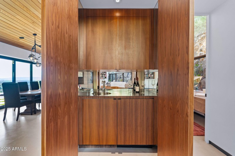 13-web-or-mls-7517 N Moonlight Ln--41